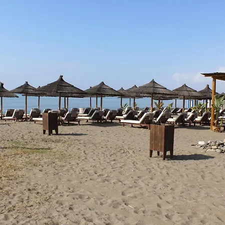 In El Presidente Side New Golden Mile