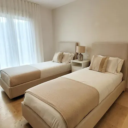 In El Presidente Side New Golden Mile