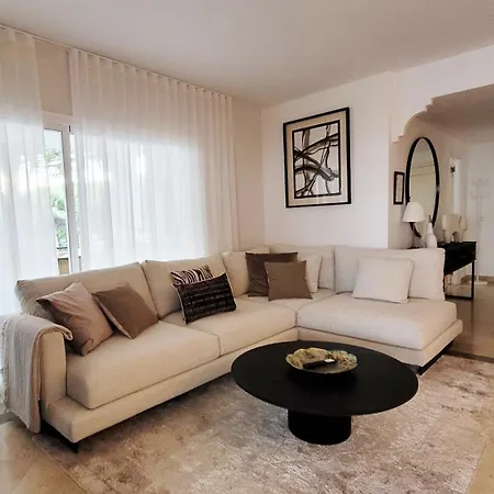 Апартаменти In El Presidente Side New Golden Mile