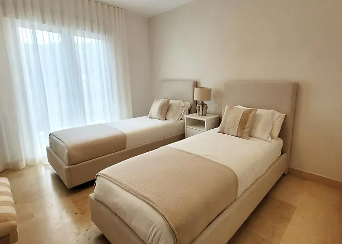 In El Presidente Side New Golden Mile