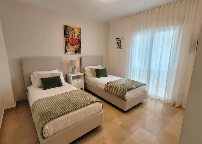 Appartement In El Presidente Side New Golden Mile Estepona